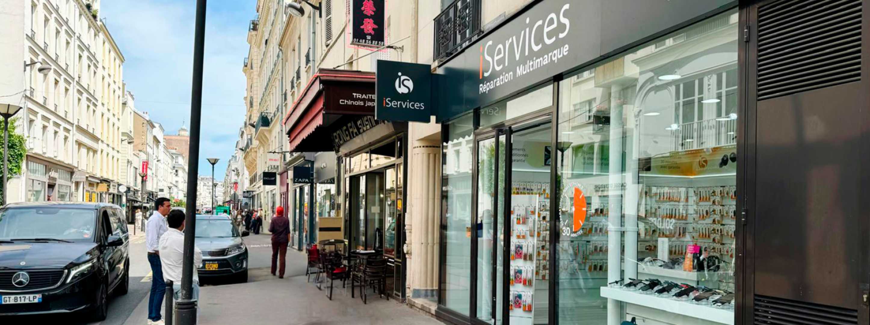 iServices слухаюць буцік на Rue du Commerce